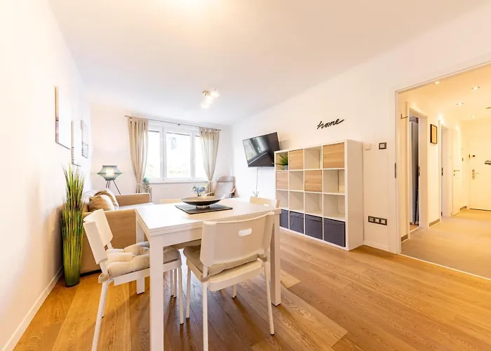 Bright + Near Belvedere By Jr Apartment