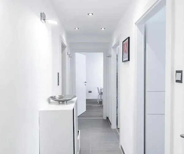 Bright + Near Belvedere By Jr Vienna