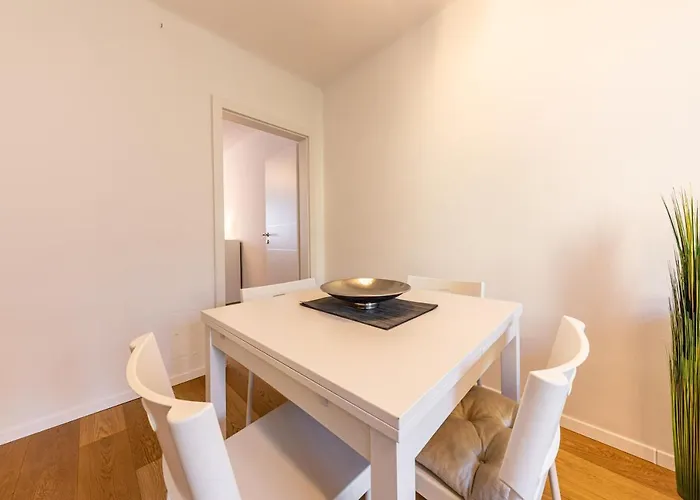 Bright + Near Belvedere By Jr * Vienna