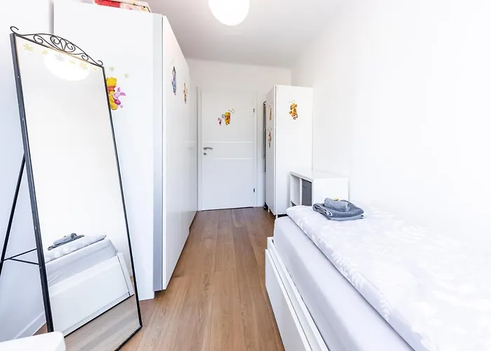 Bright + Near Belvedere By Jr Apartment
